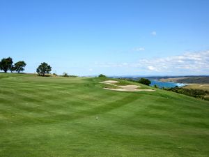 Kauri Cliffs 6th Approach